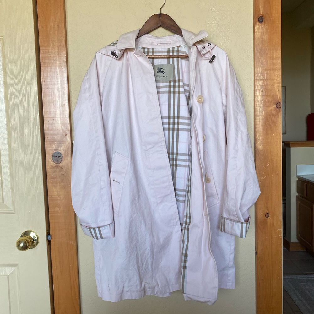 Authentic VGUC Burberry light pink jacket!